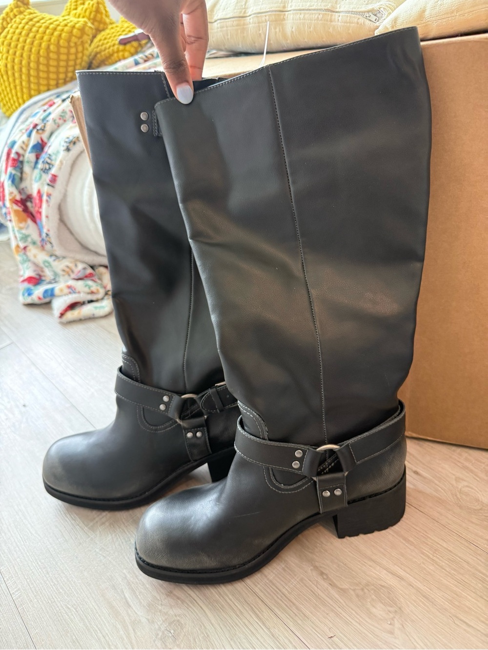 Knee High Round Toe Black Boot - Picture 2 of 4